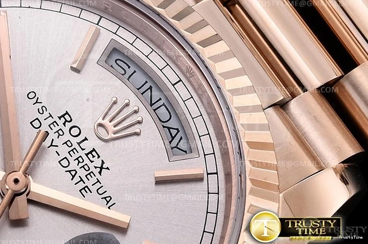 1028 RDD0219E – DayDate 36mm RelaxedFit 695